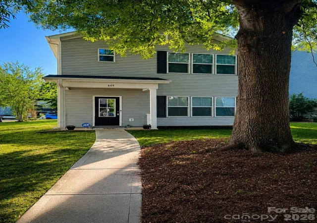 Photo 1 of Single family home for sale at 609 N Mulberry St, Statesville, NC 28677 | MLS# 4336410 | Listing updated on 2026-08-25