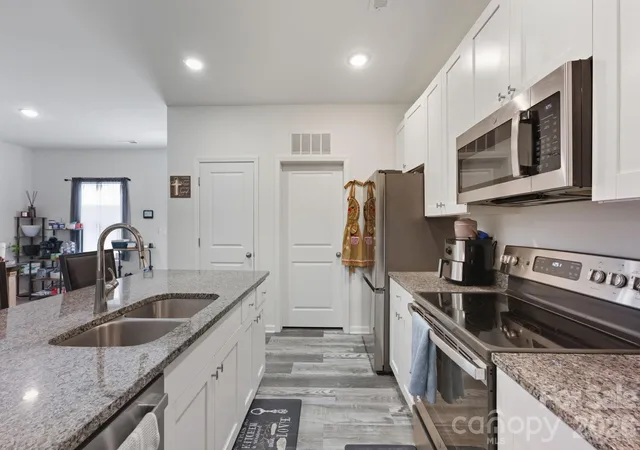Photo 3 of Single family home for sale at 609 N Mulberry St, Statesville, NC 28677 | MLS# 4336410 | Listing updated on 2026-08-25
