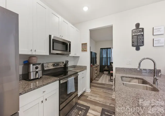 Photo 4 of Single family home for sale at 609 N Mulberry St, Statesville, NC 28677 | MLS# 4336410 | Listing updated on 2026-08-25