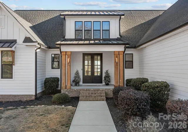 Photo 3 of Single family home for sale at 5020 Slanting Brg Rd, Sherrills Ford, NC 28673 | MLS# 4336765 | Listing updated on 2026-09-10