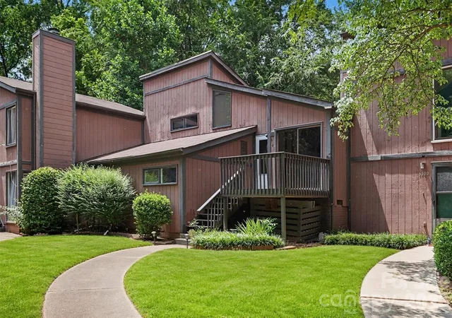 1st image of 6102 Honeysuckle Ln, Charlotte, NC 28212 | MLS# 4336867