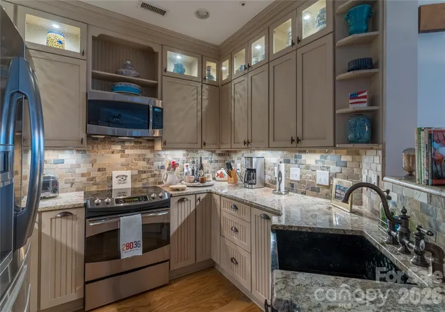 Listing Photo 4 - Condo for sale in building located at 1113 Torrence Cir, Davidson, NC 28036