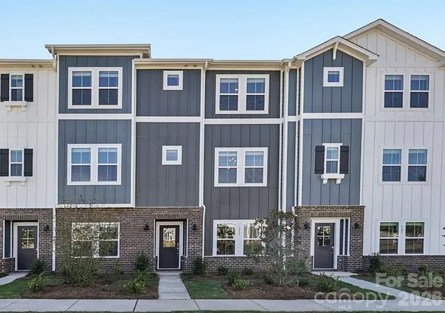 Photo 1 of Sale Pending at 331 Golden Maple Ct, Fort Mill, SC 29708 | MLS# 4337604 | Listing updated on 2026-10-06