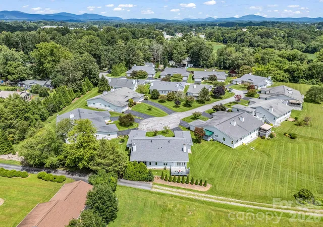 Listing Photo 2 - Condo for sale in building located at 20 Country Mdws Ln, Hendersonville, NC 28792 - Unit #