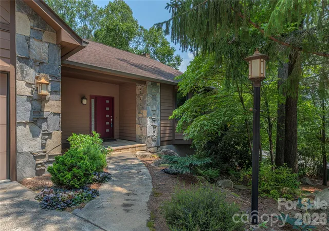 2nd image of 35 Hillcreek Dr, Asheville, NC 28804 | MLS# 4338421