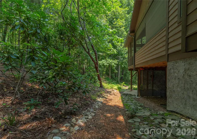Photo 4 of Single family home for sale at 35 Hillcreek Dr, Asheville, NC 28804 | MLS# 4338421 | Listing updated on 2026-09-28