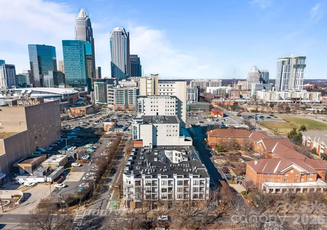 2nd image of 505 E 6Th St, Charlotte, NC 28202
