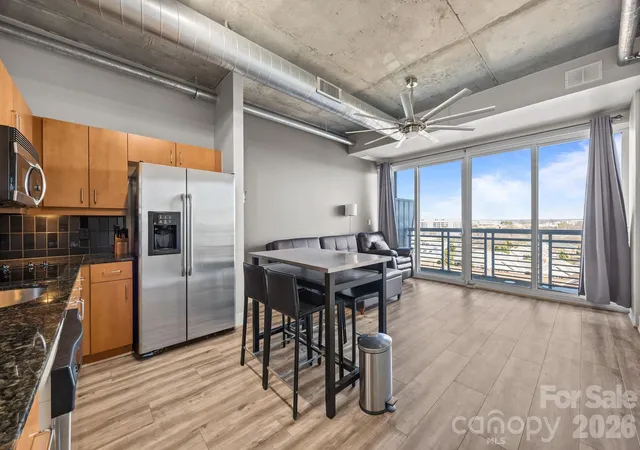 Photo 3 of Condo for sale at 505 E 6th Street #912, Charlotte, NC 28202 | MLS# 4338712 | Listing updated on 2026-09-21