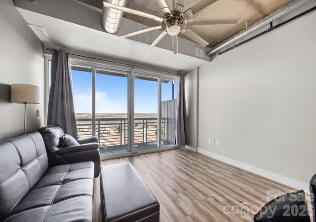 Photo 4 of Condo for sale at 505 E 6th Street #912, Charlotte, NC 28202 | MLS# 4338712 | Listing updated on 2026-10-24