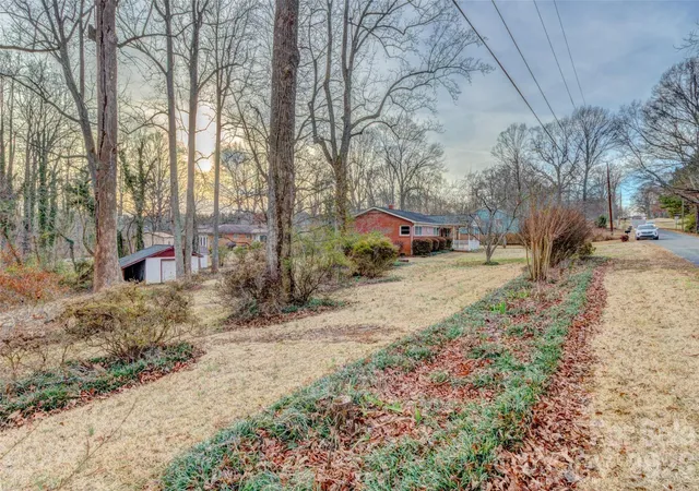 Photo 3 of Single family home for sale at 1040 Allison Dr, Shelby, NC 28150 | MLS# 4339774 | Listing updated on 2026-10-07