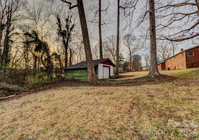Photo 4 of Single family home for sale at 1040 Allison Dr, Shelby, NC 28150 | MLS# 4339774 | Listing updated on 2026-10-07