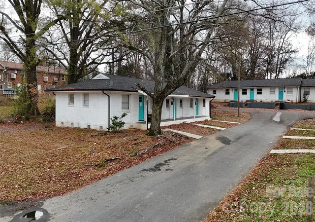 Photo 2 of House for sale at 2427 Carmine St, Charlotte, NC 28206 | MLS# 4339842 | Listing updated on 2026-09-21