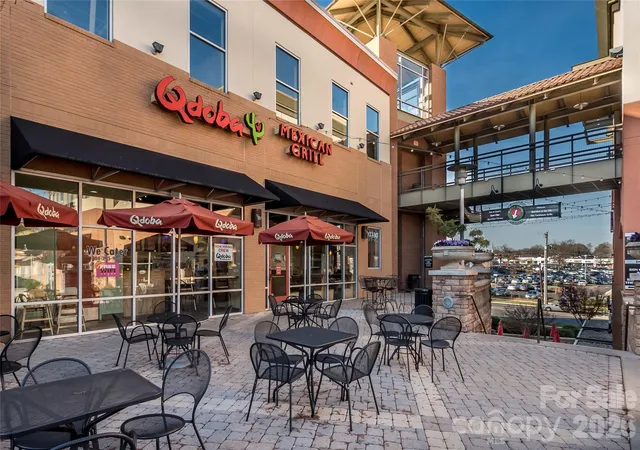 3rd image of 4911 Park Rd, Charlotte, NC 28209