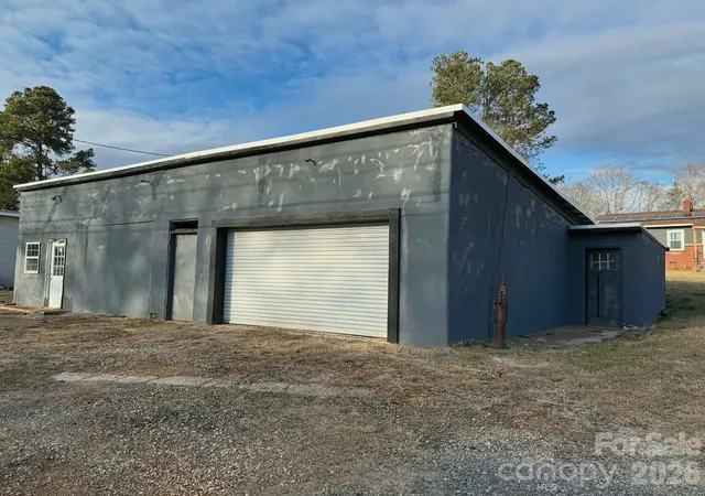 Photo 4 of Single family home for sale at 1677 US 221a Hwy, Forest City, NC 28043 | MLS# 4340129 | Listing updated on 2026-09-12