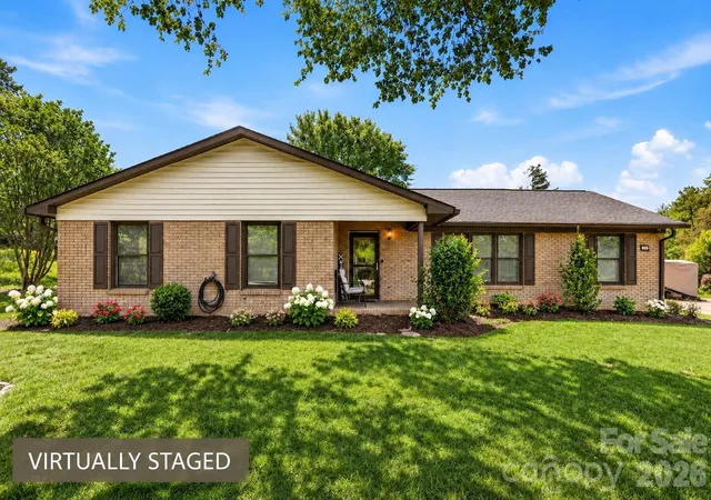 Photo 1 of Single family home for sale at 125 Southwood Park Rd, Mooresville, NC 28117 | MLS# 4340235 | Listing updated on 2026-10-07