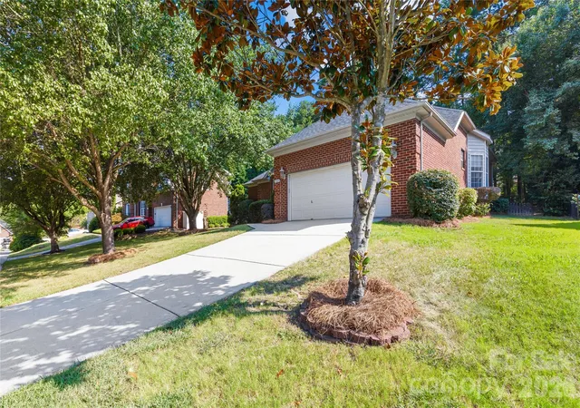 Photo 3 of Single family home for sale at 9325 Brown Gelly Dr, Huntersville, NC 28078 | MLS# 4340317 | Listing updated on 2026-09-25