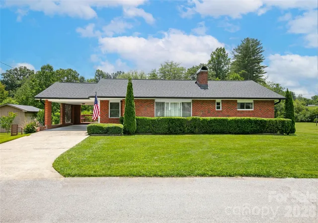 Homes for sale in Brevard, NC | 112 Allison Rd, Brevard, NC 28712 | MLS# 4340676