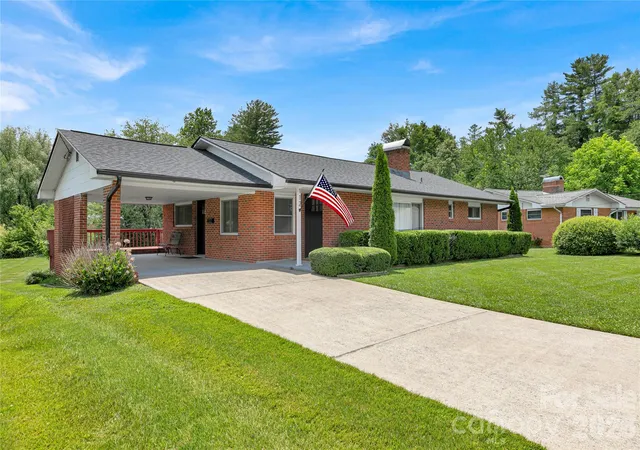 Homes for sale in Brevard, NC | 112 Allison Rd, Brevard, NC 28712 | MLS# 4340676