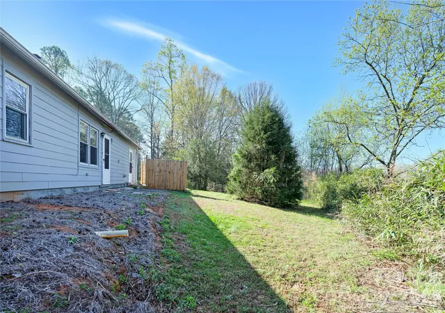 3rd image of 6716 Navajo Trl, Sherrills Ford, NC 28673 | MLS# 4340939