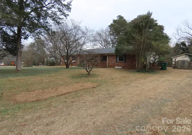 Photo 2 of Single family home for sale at 7636 Michael Dr, Charlotte, NC 28215 | MLS# 4341071 | Listing updated on 2026-05-15
