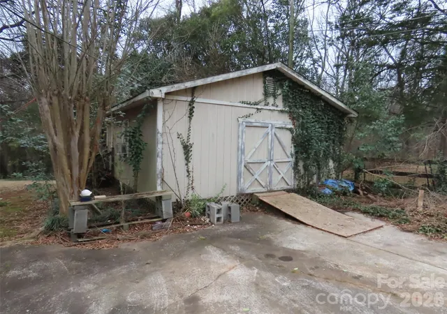 Photo 4 of Single family home for sale at 7636 Michael Dr, Charlotte, NC 28215 | MLS# 4341071 | Listing updated on 2026-05-15