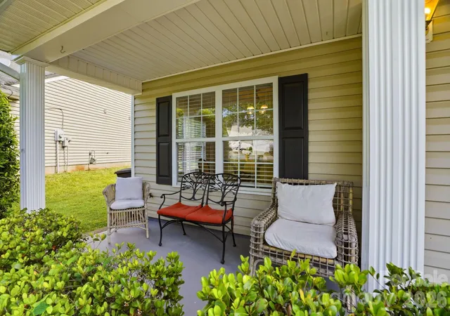 Photo 3 of Sale Pending at 2260 Wexford Way, Statesville, NC 28625 | MLS# 4341137 | Listing updated on 2026-10-19