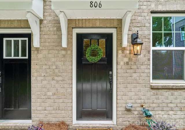 Photo 3 of Townhouse for sale at 806 Hammers Ln, Charlotte, NC 28205 | MLS# 4341636 | Listing updated on 2026-09-20