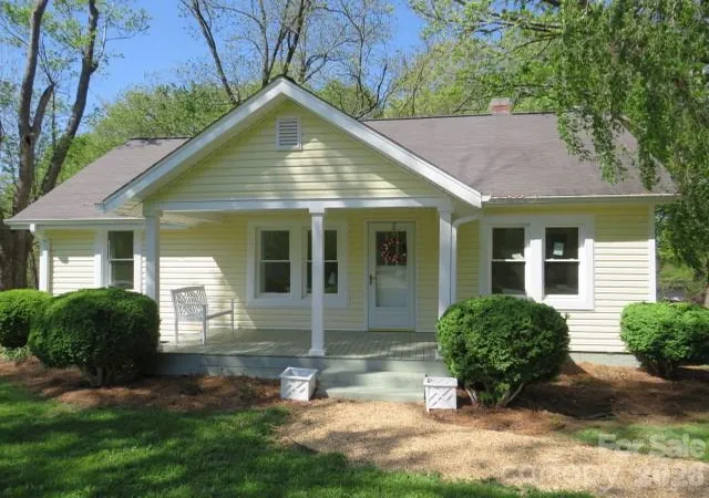 Photo 3 of Single family home for sale at 736 Country Clb Dr, State Road, NC 28676 | MLS# 4342097 | Listing updated on 2026-04-01