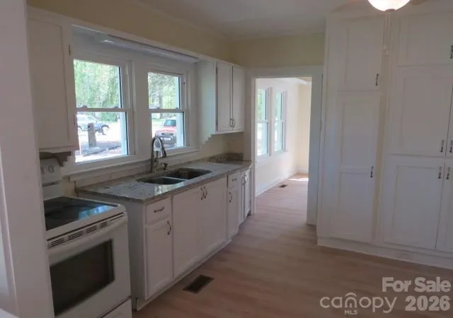 Photo 4 of Single family home for sale at 736 Country Clb Dr, State Road, NC 28676 | MLS# 4342097 | Listing updated on 2026-04-01