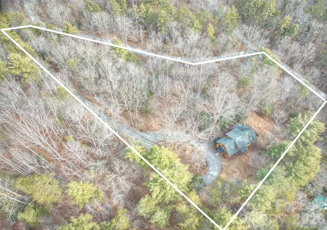 Photo 3 of Single Family Residence at 553 River Bnd Dr, Mars Hill, NC 28754 | MLS# 4342141 | | Sold on 2026-04-16