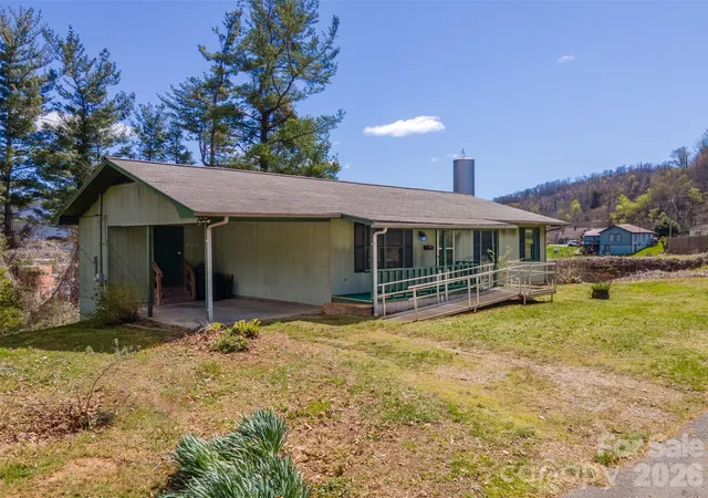 Photo 2 of Single family home for sale at 21 Queen St, Sylva, NC 28779 | MLS# 4342252 | Listing updated on 2026-05-02