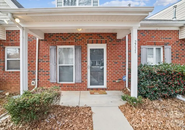 3rd image of 2731 Meadow Knoll Dr, Charlotte, NC 28269 | MLS# 4342315