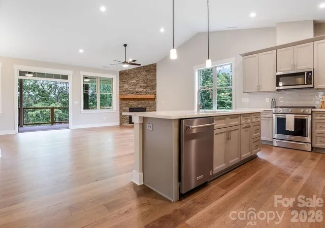 Photo 3 of Single family home for sale at 19 Craftsman Overlook Ridge, Arden, NC 28704 | MLS# 4342379 | Listing updated on 2026-08-20