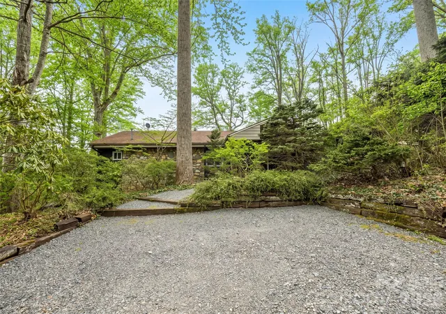 Photo 5 of Single family home for sale at 198 Brooks Branch Rd, Leicester, NC 28748 | MLS# 4342516 | Listing updated on 2026-08-24