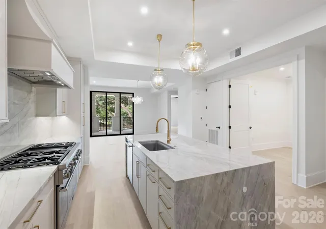 Photo 3 of Sale Pending at 409 Queens Rd #101, Charlotte, NC 28207 | MLS# 4342814 | Listing updated on 2026-08-29