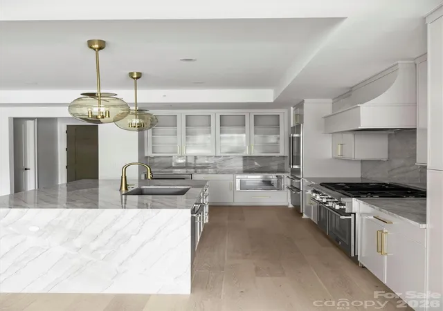 2nd image of 409 Queens Rd, Charlotte, NC 28207