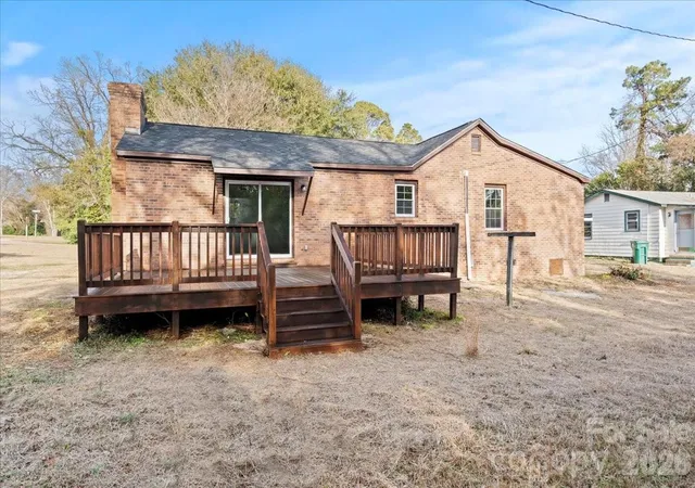 Photo 2 of Single family home for sale at 32 Roddy St, Cheraw, SC 29520 | MLS# 4342880 | Listing updated on 2026-10-12