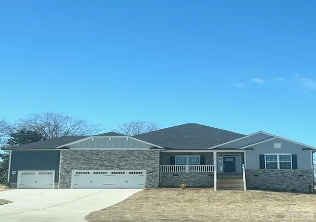 Photo 2 of Sale Pending at 140 Swan Park Ln #16, Statesville, NC 28625 | MLS# 4342903 | Listing updated on 2026-09-08