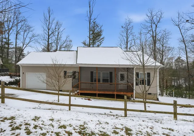 Photo 3 of Single family home for sale at 138 Lone Eagle Ln, Hendersonville, NC 28739 | MLS# 4342910 | Listing updated on 2026-09-16