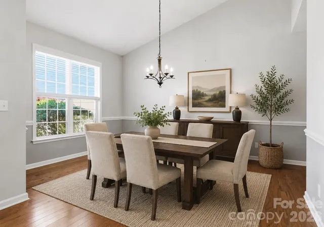 Photo 4 of Single family home for sale at 1 Breyerton Ct, Asheville, NC 28804 | MLS# 4343147 | Listing updated on 2026-09-30