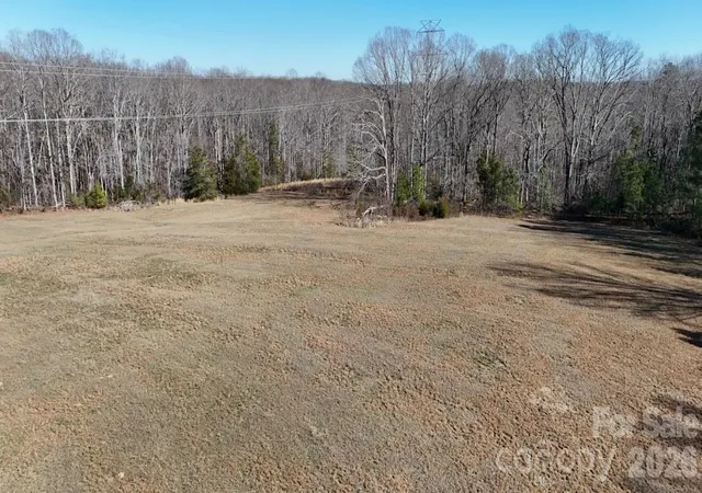 Photo 1 of Sale Pending at 996 Split Trl Rd, Clover, SC 29710 | MLS# 4343403 | Listing updated on 2026-05-09