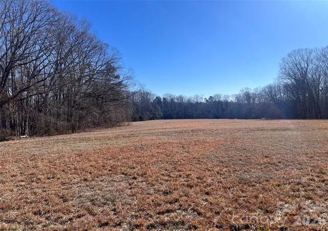 Photo 4 of Sale Pending at 996 Split Trl Rd, Clover, SC 29710 | MLS# 4343403 | Listing updated on 2026-05-09