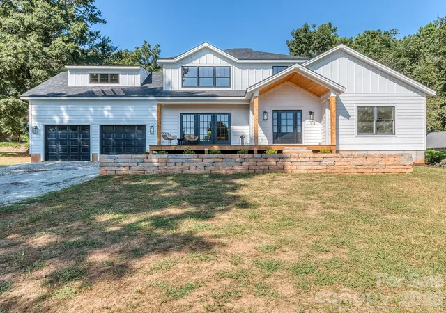 Photo 1 of Single family home for sale at 4899 Moonlite Bay Dr, Sherrills Ford, NC 28673 | MLS# 4343419 | Listing updated on 2026-09-20