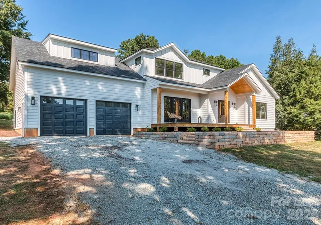 Photo 3 of Single family home for sale at 4899 Moonlite Bay Dr, Sherrills Ford, NC 28673 | MLS# 4343419 | Listing updated on 2026-09-20