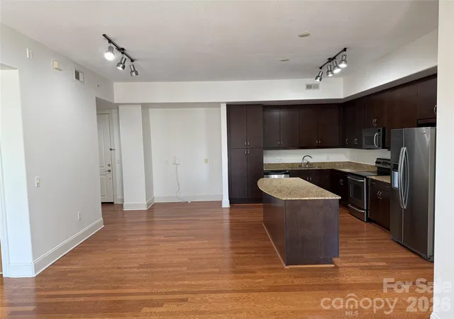 4th image of 4620 Piedmont Row Dr #305, Charlotte, NC 28210 | MLS# 4343608