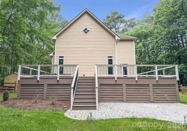 Photo 4 of Sale Pending at 405 Isle Of Pines Rd, Mooresville, NC 28117 | MLS# 4343807 | Listing updated on 2026-09-19