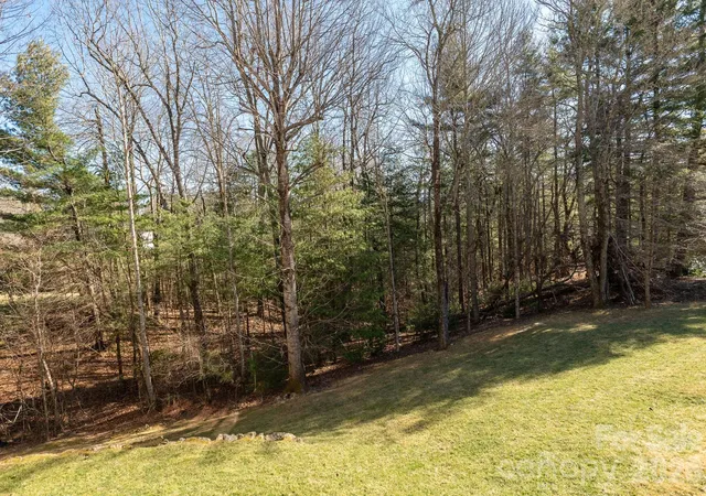 Photo 3 of Single family home for sale at 16 Winterberry Dr, Hendersonville, NC 28739 | MLS# 4343974 | Listing updated on 2026-09-30
