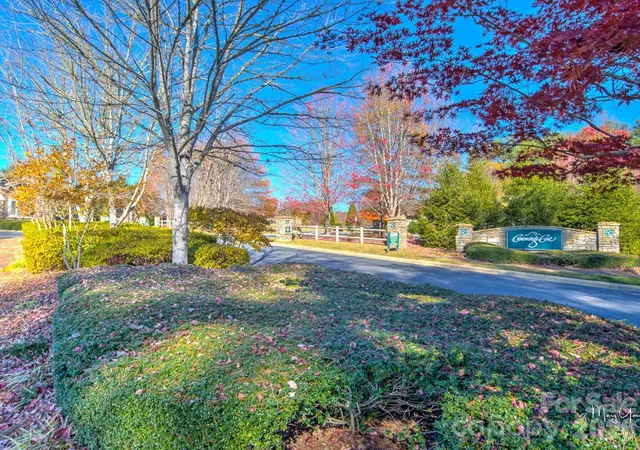 Homes for sale in Hendersonville, NC | 2208 E Cumming Woods Ln, Hendersonville, NC 28739 | MLS# 4344034