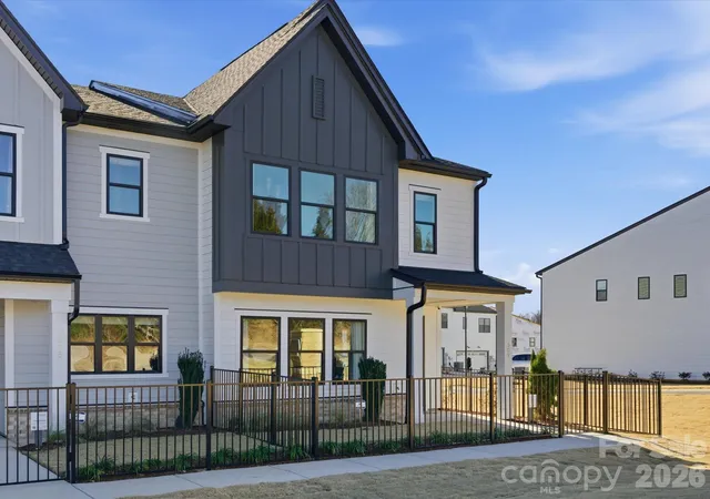 Photo 2 of Sale Pending at 434 Nash St, Fort Mill, SC 29715 | MLS# 4344044 | Listing updated on 2026-09-15