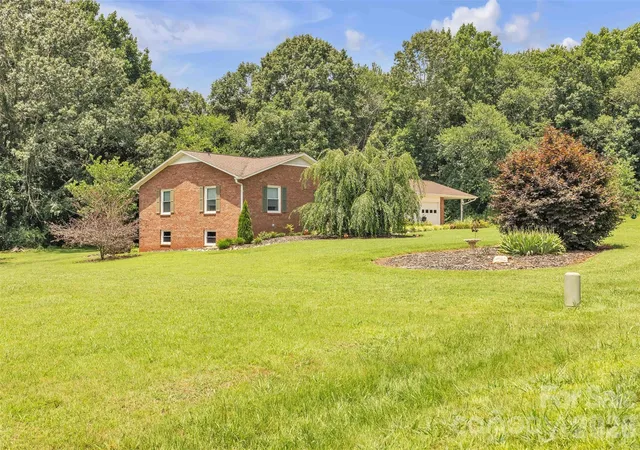 Photo 3 of Single family home for sale at 137 Proust Rd, Statesville, NC 28625 | MLS# 4344197 | Listing updated on 2026-04-14
